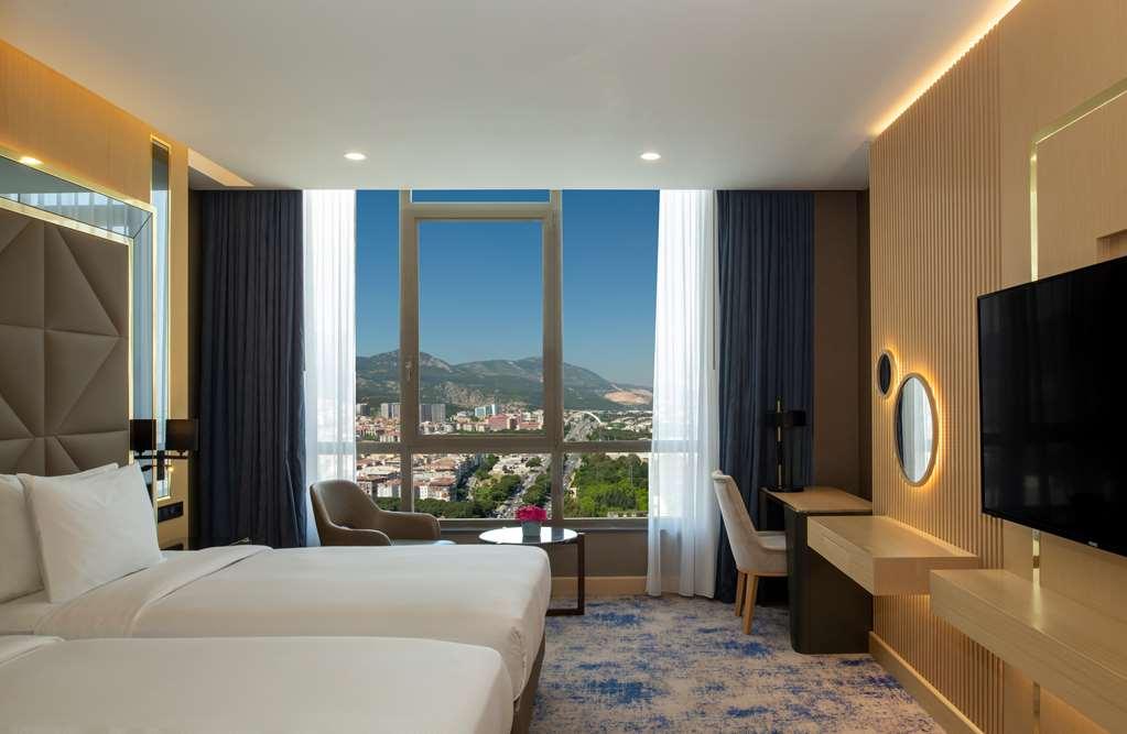Отель Doubletree By Hilton Маниса Номер фото