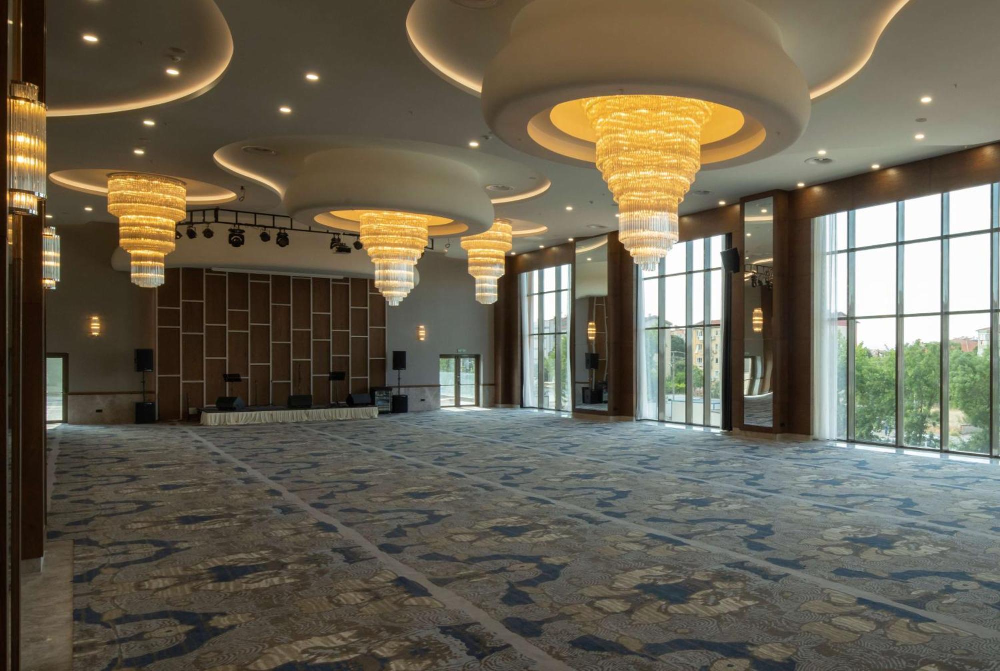 Отель Doubletree By Hilton Маниса Экстерьер фото
