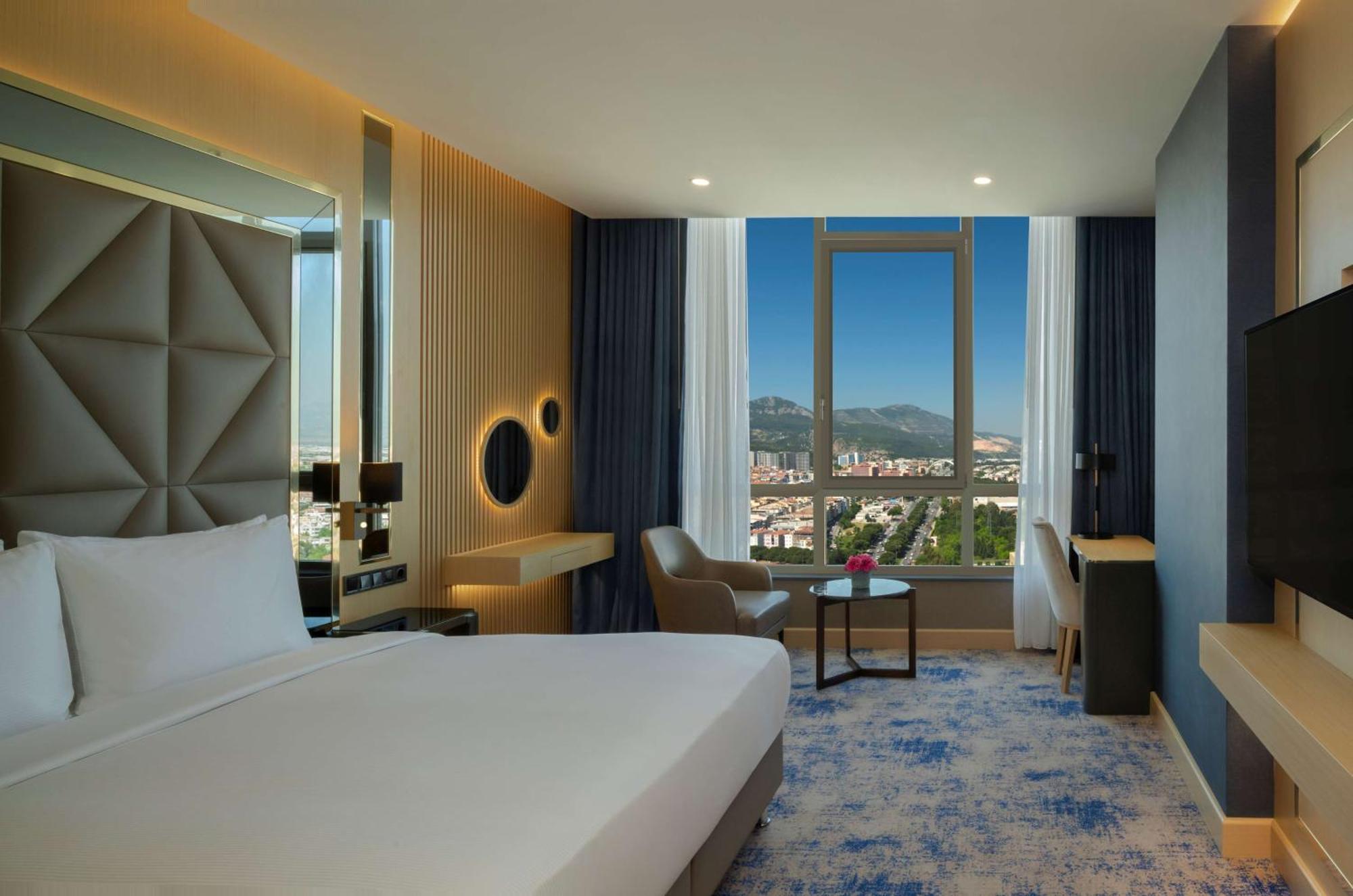 Отель Doubletree By Hilton Маниса Экстерьер фото