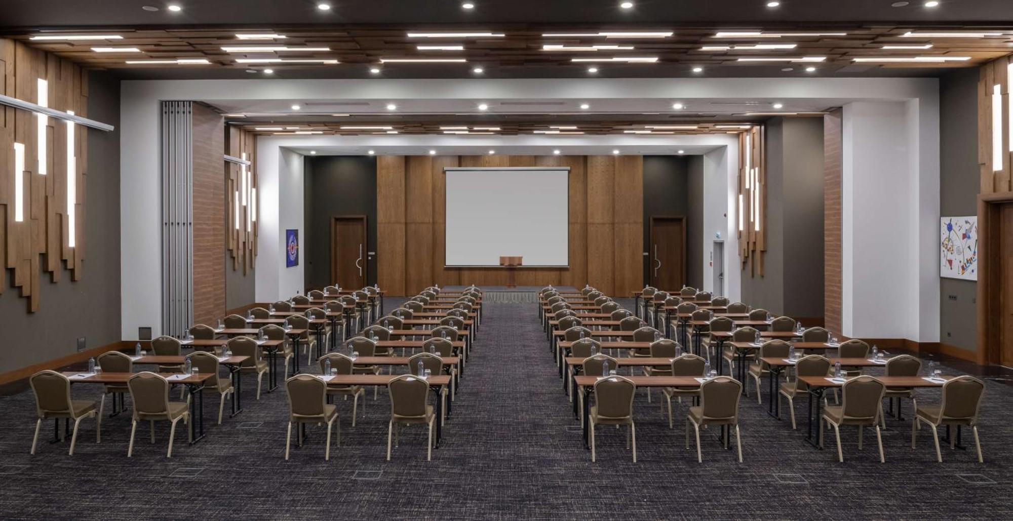 Отель Doubletree By Hilton Маниса Экстерьер фото