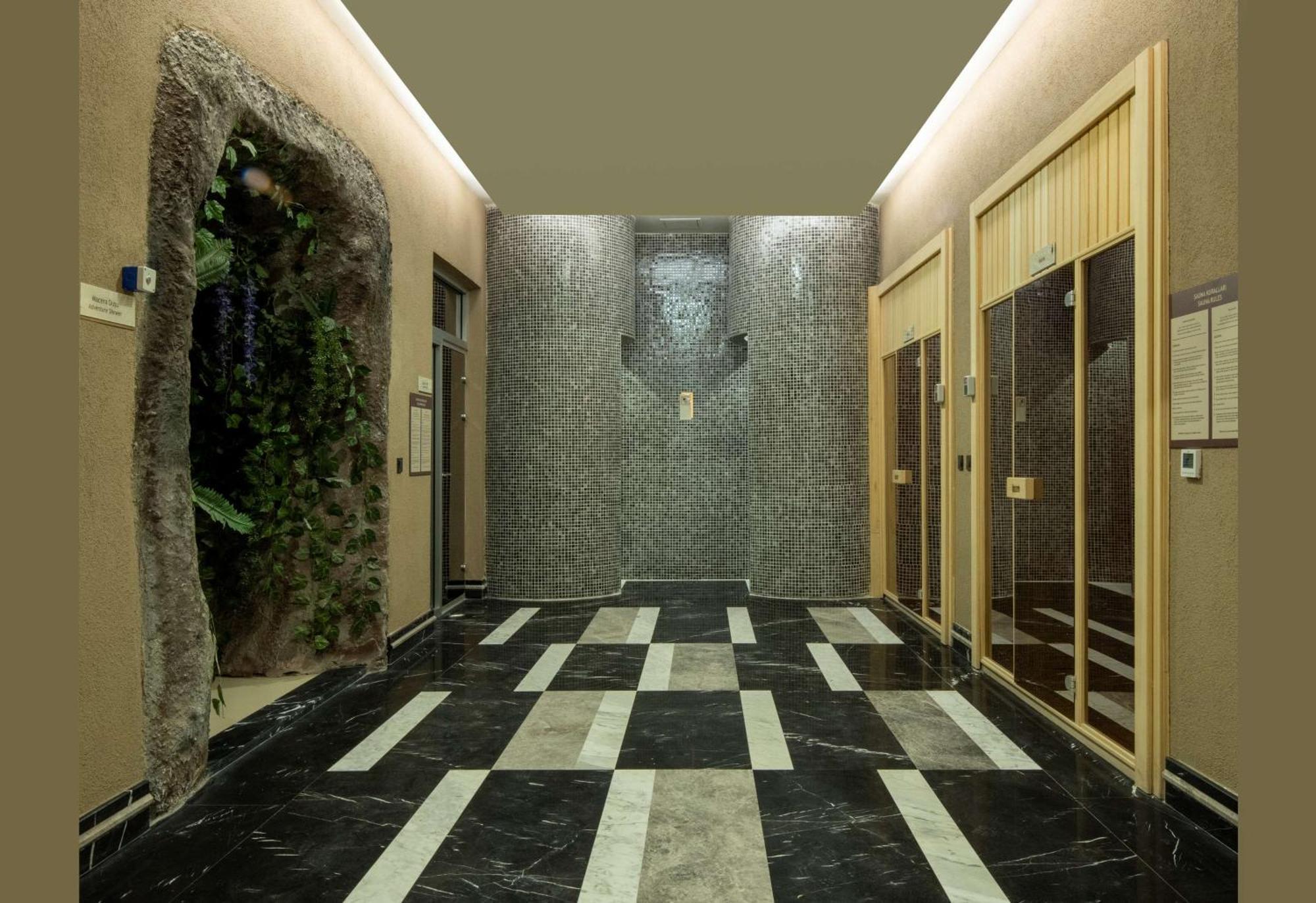 Отель Doubletree By Hilton Маниса Экстерьер фото