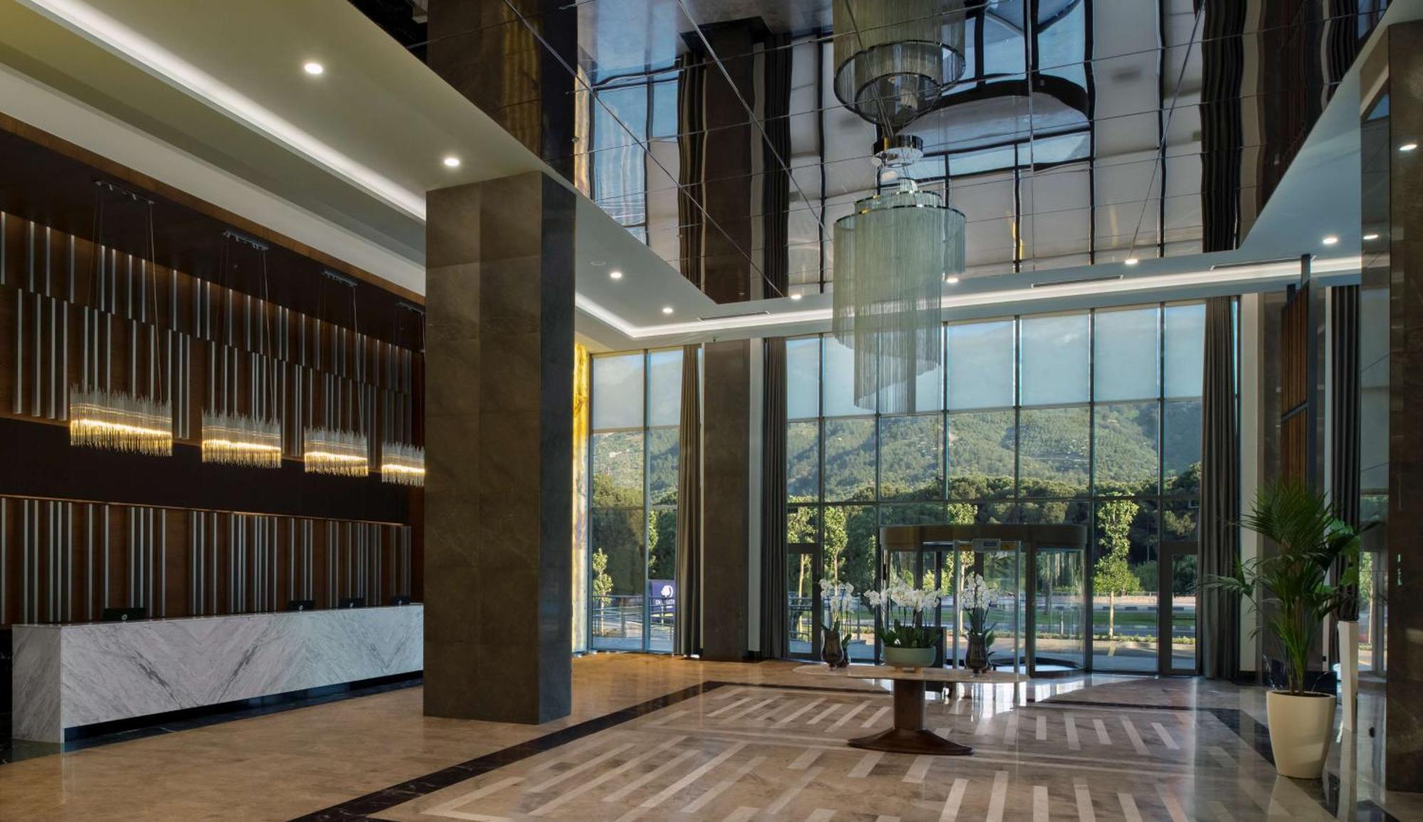 Отель Doubletree By Hilton Маниса Экстерьер фото