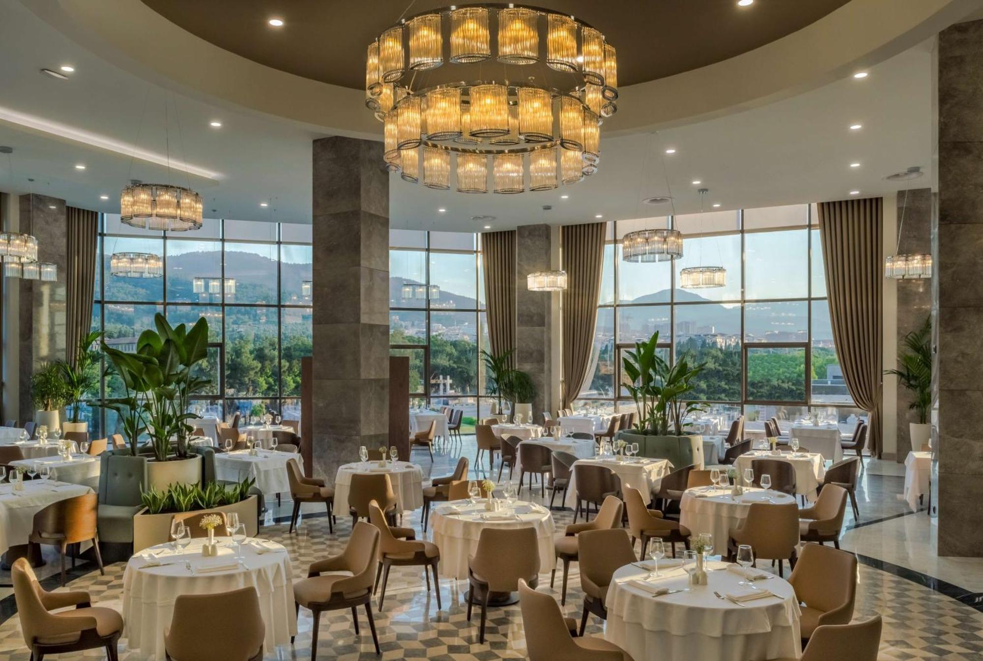 Отель Doubletree By Hilton Маниса Экстерьер фото