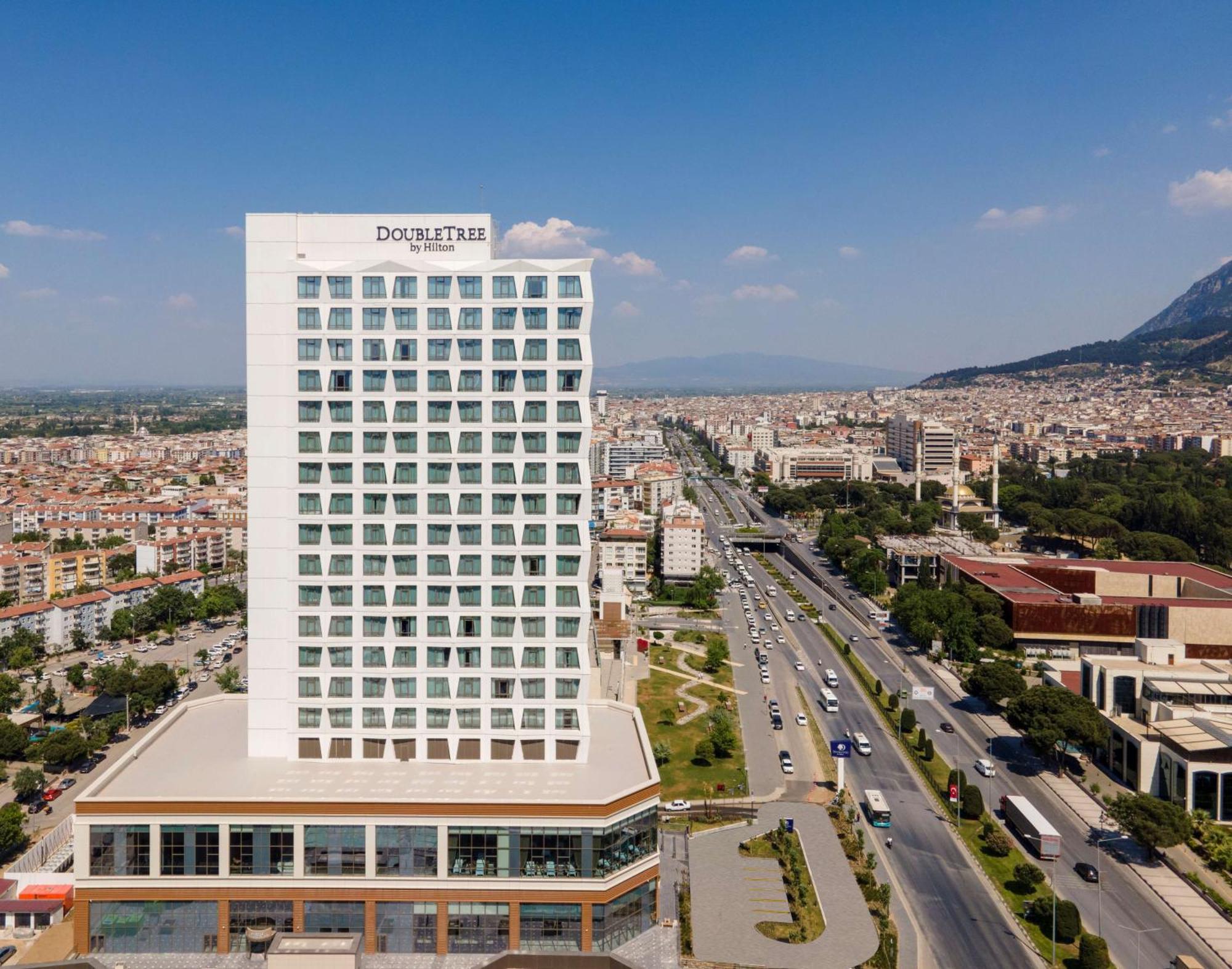 Отель Doubletree By Hilton Маниса Экстерьер фото