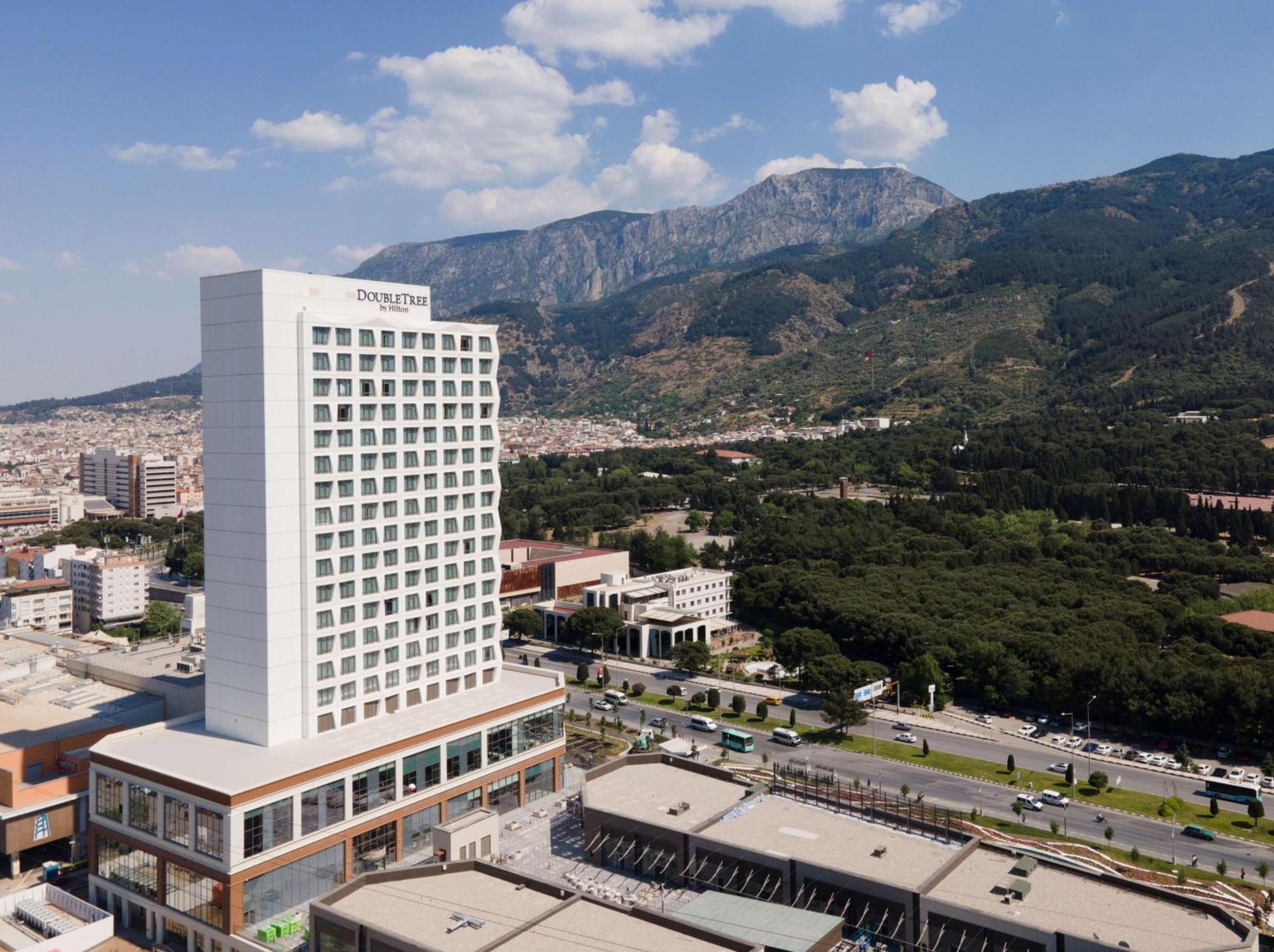 Отель Doubletree By Hilton Маниса Экстерьер фото