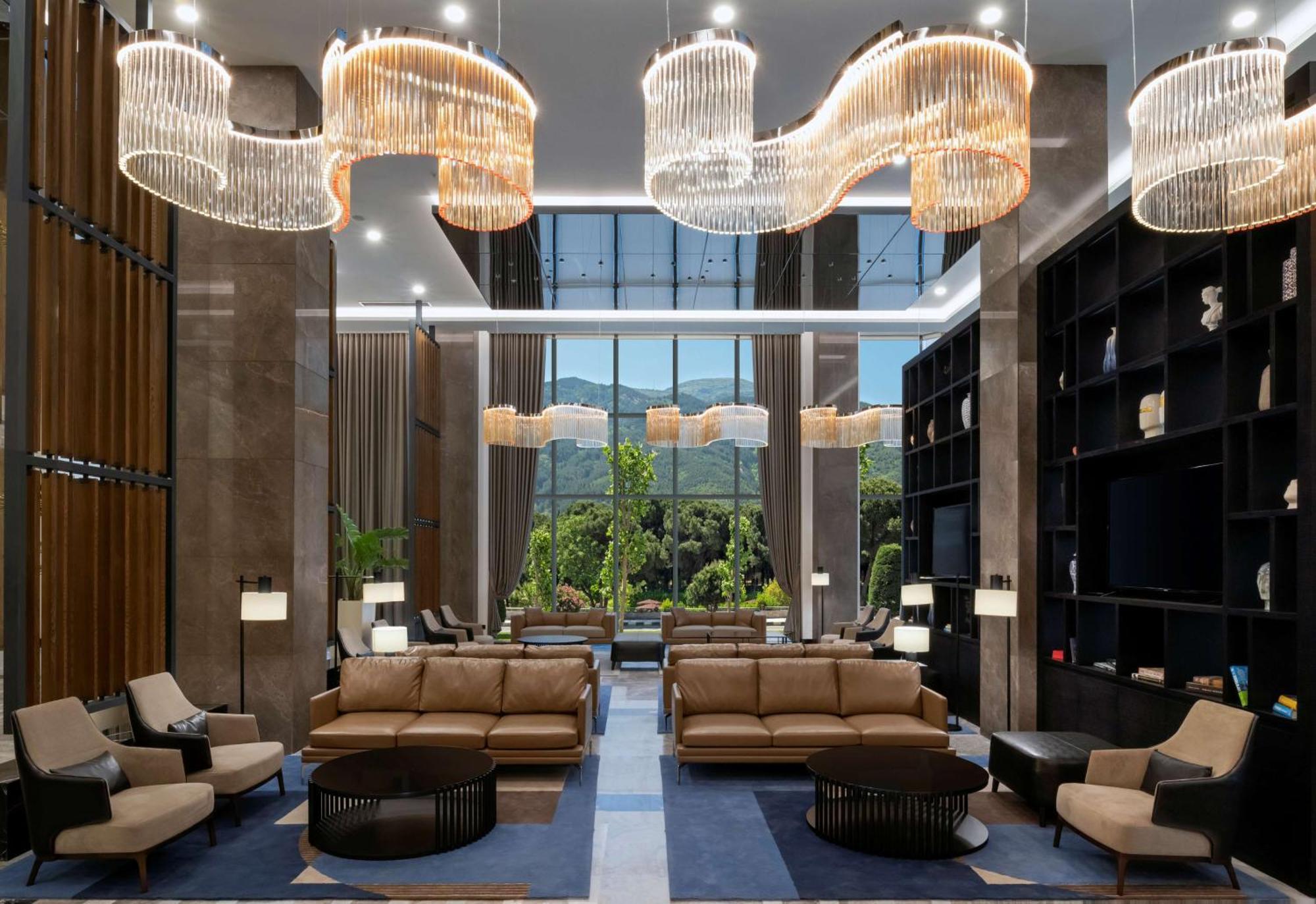 Отель Doubletree By Hilton Маниса Экстерьер фото